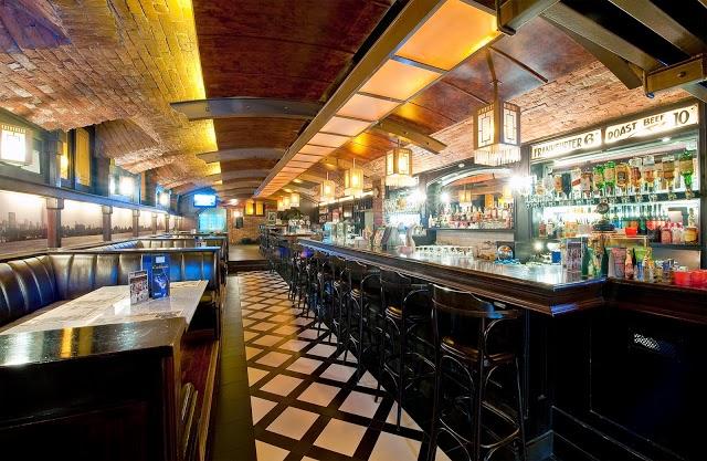 Fat Mo's Music Pub Restaurant